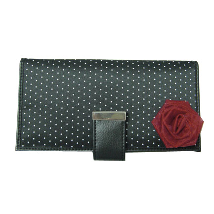 Long women wallet in magnet button for closure